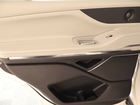 New 2026 Lincoln Navigator Premiere AWD/4WD image 18