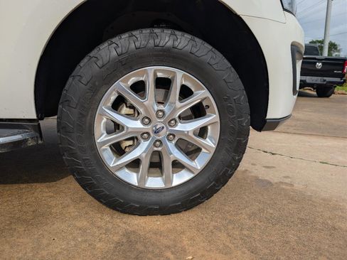 Used 2020 Ford Expedition XLT w/ Equipment Group 202A image 9