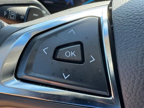 Used 2019 Ford Edge Titanium w/ Equipment Group 301A AWD/4WD image 17