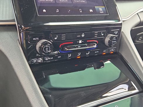 Used 2023 Jeep Grand Cherokee L Laredo w/ Luxury Tech Group I image 30