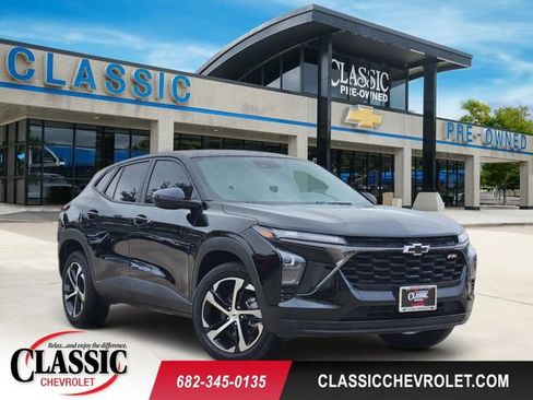 Used 2024 Chevrolet Trax RS w/ Driver Confidence Package FWD image 1