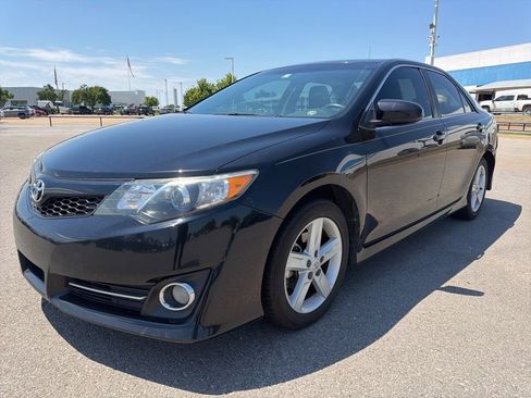 Used 2012 Toyota Camry SE FWD image 1