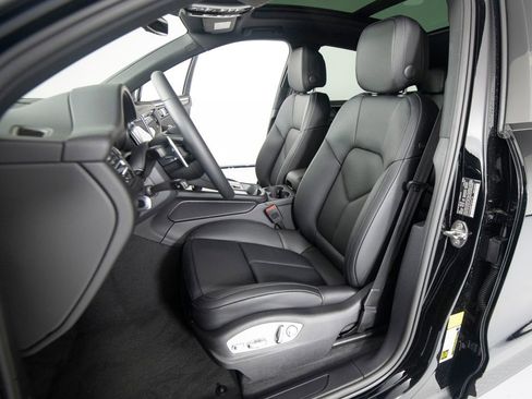 New 2026 Porsche Macan AWD/4WD image 5