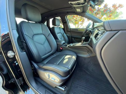 Certified 2026 Porsche Macan AWD/4WD image 18