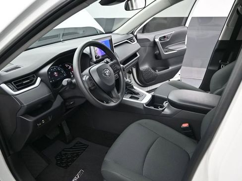 Used 2025 Toyota RAV4 LE image 4