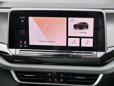 Used 2025 Volkswagen Atlas Peak Edition SE image 15