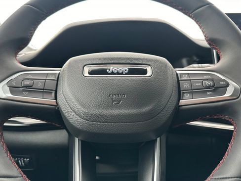 Used 2025 Jeep Compass Trailhawk AWD/4WD image 24