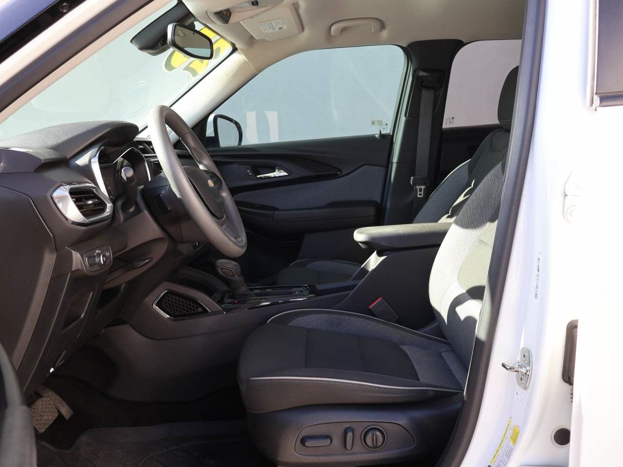 Used 2023 Chevrolet TrailBlazer LT w/ Convenience Package FWD image 8