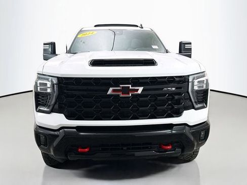 Used 2024 Chevrolet Silverado 2500 ZR2 image 2