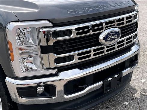 Used 2025 Ford F250 XLT w/ F-250 >10K GVWR Package AWD/4WD image 28