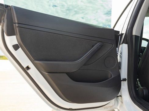 Used 2022 Tesla Model 3 image 23