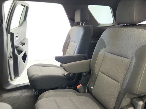 Used 2022 Chevrolet Traverse LT FWD image 23