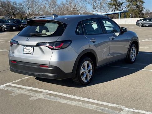 Used 2023 Honda HR-V LX image 3
