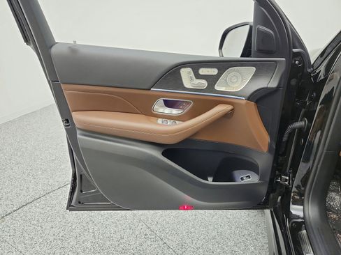 Used 2024 Mercedes-Benz GLS 450 4MATIC image 13