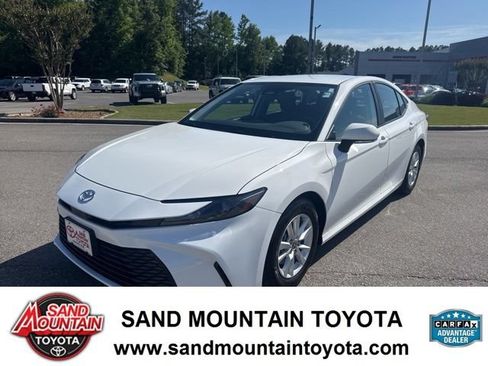 Used 2025 Toyota Camry LE w/ Convenience Package FWD image 1