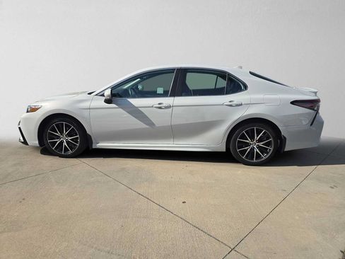 Used 2023 Toyota Camry SE w/ Convenience Package FWD image 6