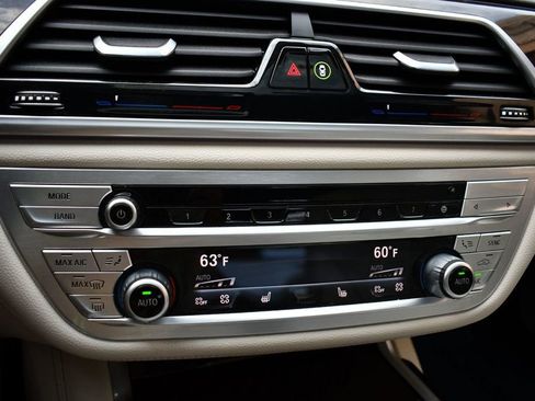 Used 2022 BMW 750i xDrive 750i xDrive w/ M Sport Package image 39