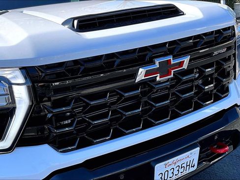 Used 2025 Chevrolet Silverado 2500 ZR2 w/ Technology Package image 27