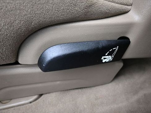 Used 2014 Chrysler Town & Country Touring image 29