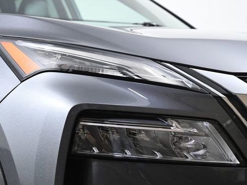 Used 2022 Nissan Rogue SV w/ SV Premium Package image 6