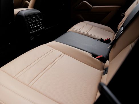 Used 2026 Porsche Cayenne GTS image 25