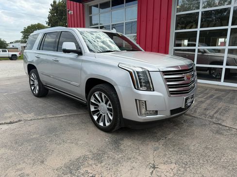 Used 2016 Cadillac Escalade Platinum AWD/4WD image 2