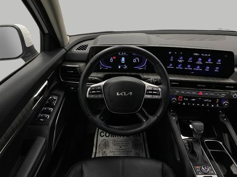 Used 2025 Kia Telluride EX w/ EX Captain's Chair Package AWD/4WD image 14