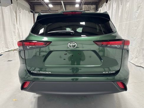 Used 2025 Toyota Highlander XLE image 6