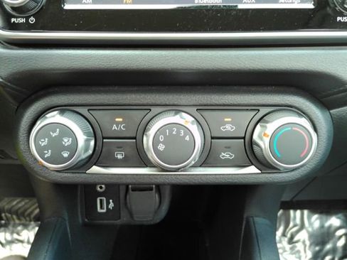 Used 2025 Nissan Versa S FWD image 39