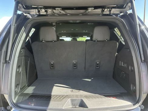 Used 2024 GMC Yukon SLT w/ SLT Luxury Package RWD image 25