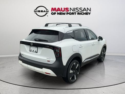 Certified 2025 Nissan Kicks SR FWD image 10
