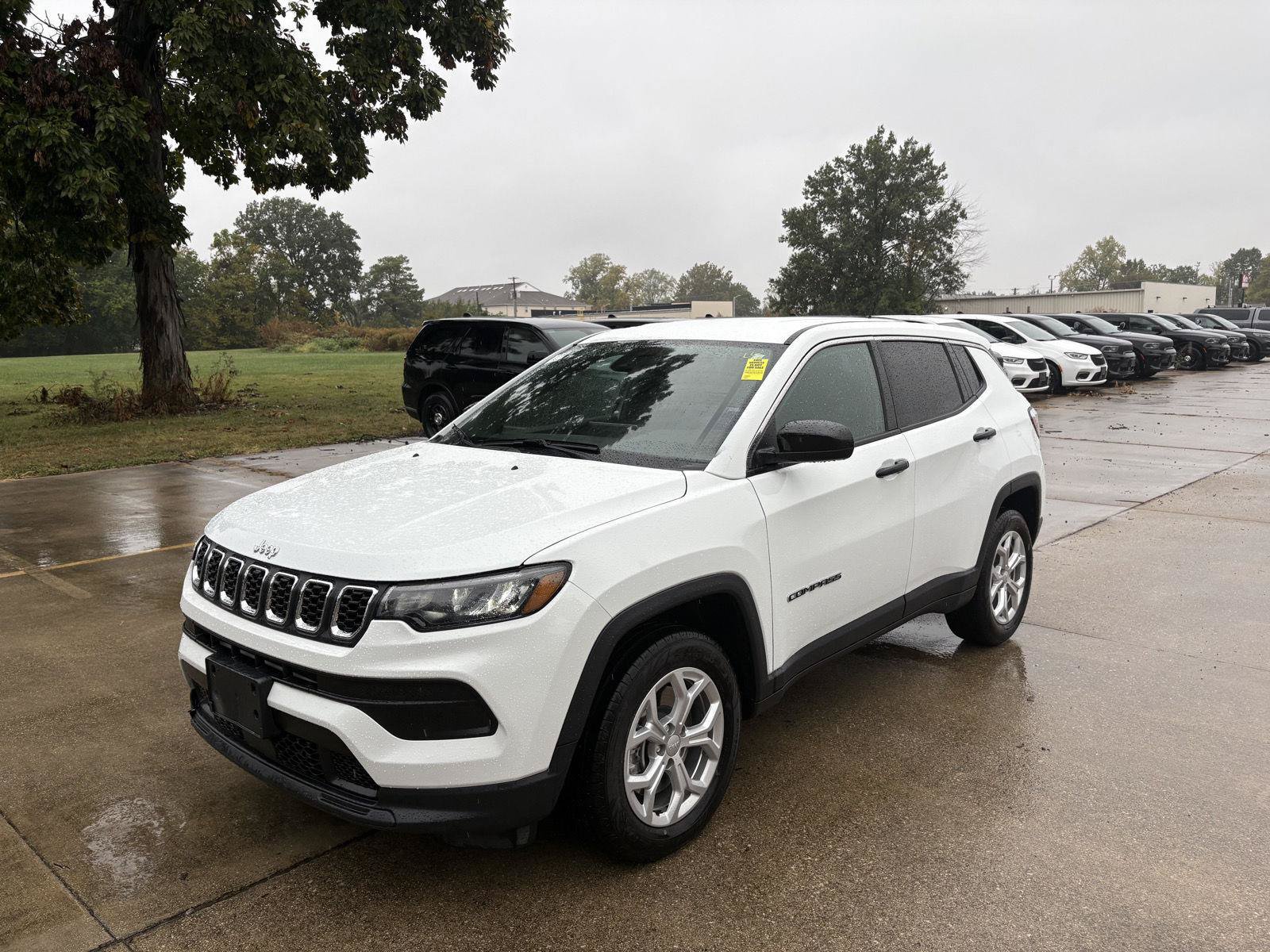 Used 2024 Jeep Compass Sport AWD/4WD image 4