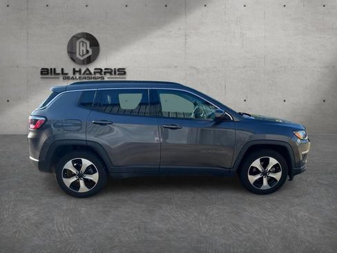 Used 2018 Jeep Compass Latitude w/ Popular Equipment Group FWD image 4