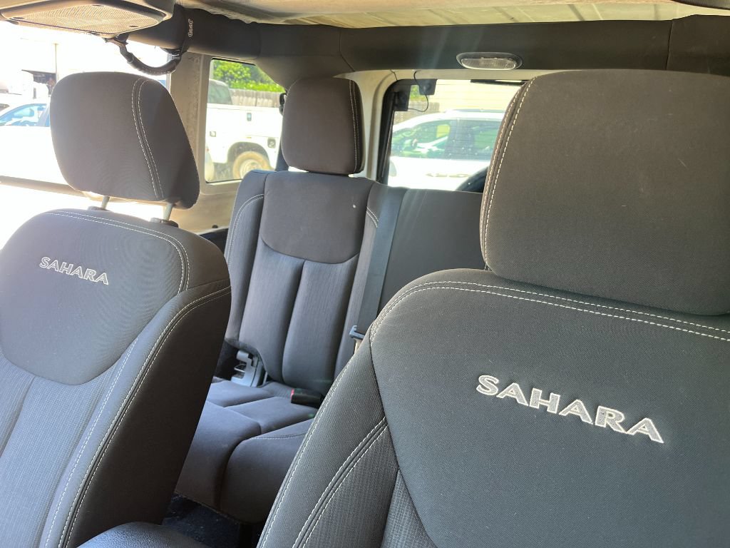 Used 2016 Jeep Wrangler Unlimited Sahara w/ Max Tow Package AWD/4WD image 8