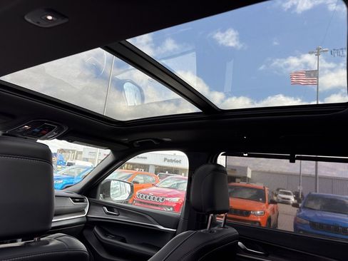 New 2025 Jeep Grand Cherokee L Limited w/ Luxury Tech Group II image 26