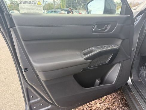 New 2025 Nissan Pathfinder SV image 11