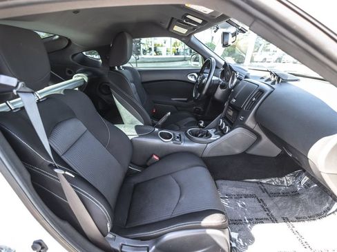 Used 2020 Nissan 370Z Coupe RWD image 23