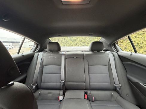 Used 2017 Chevrolet Cruze LT w/ Convenience Package image 3