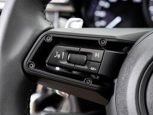 Certified 2025 Porsche Macan image 14