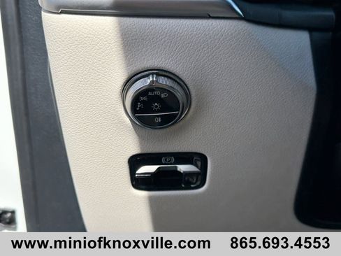 Used 2025 Mercedes-Benz GLC 300 4MATIC image 28