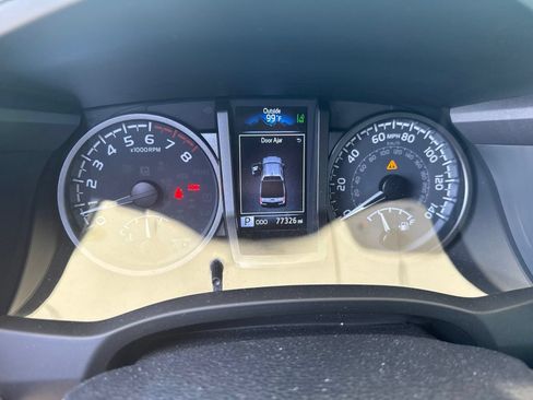Used 2022 Toyota Tacoma TRD Off-Road w/ Black Out Package (TMS) AWD/4WD image 9