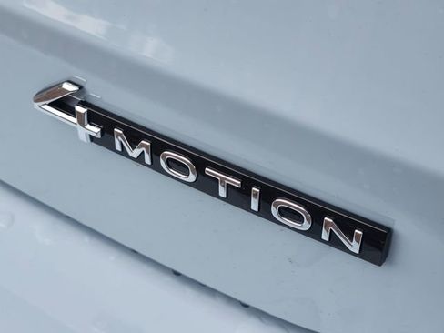 New 2025 Volkswagen Taos SE image 12