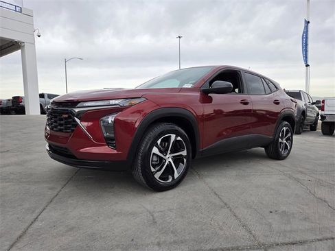 Certified 2024 Chevrolet Trax RS w/ Driver Confidence Package image 2