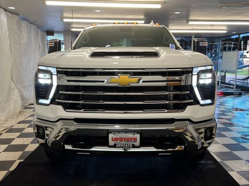 Used 2025 Chevrolet Silverado 2500 LTZ AWD/4WD image 2