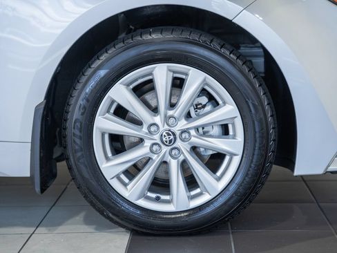 Used 2025 Toyota Corolla LE w/ LE Premium Package FWD image 12