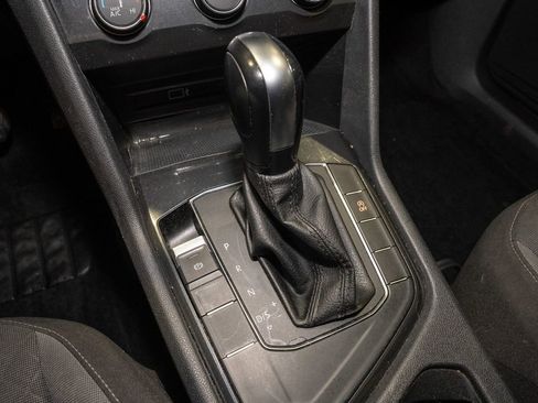 Used 2018 Volkswagen Tiguan S w/ Front Fog Lights Package image 16