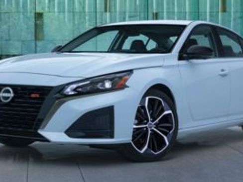Used 2023 Nissan Altima 2.5 SR image 1