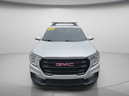 Used 2022 GMC Terrain SLE w/ Driver Convenience Package FWD image 4