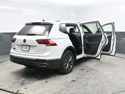 Used 2022 Volkswagen Tiguan SE image 42
