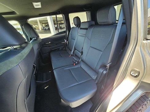 Used 2025 Lexus GX 550 AWD/4WD image 17